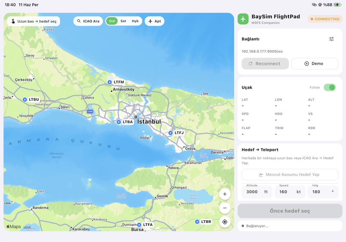 BaySim FlightPad in light mode: a bright Apple map of Istanbul with airport markers and the connection panel